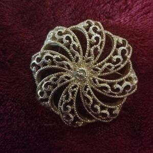 BEATUFUL VINTAGE SARAH COV GOLD TONE BROOCH